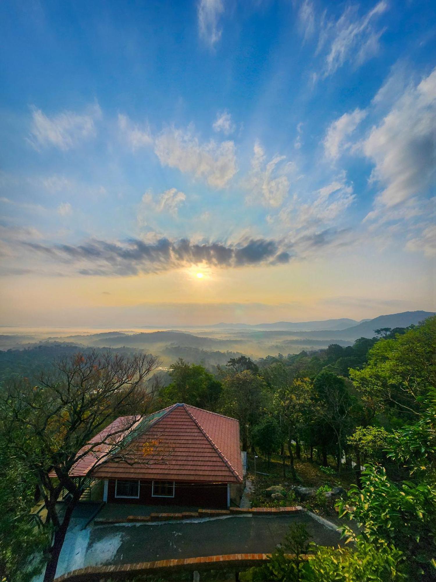 Celestial Heights Homestay Kurchi エクステリア 写真