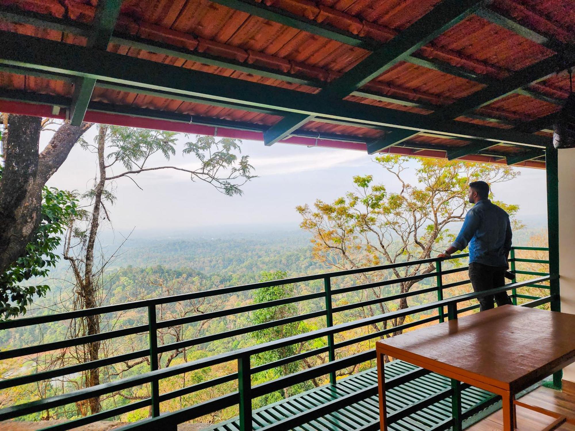 Celestial Heights Homestay Kurchi エクステリア 写真